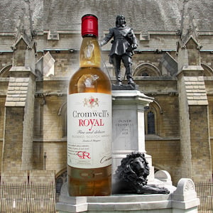Узкое горлышко CROMWELLS ROYAL Fine and Deluxe Blended Scotch Whisky   