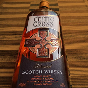 Шотландский купажированый виски Celtic Cross Scotch Whisky с выдержкой 3 года:   