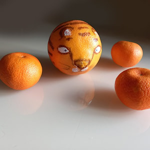 Как за 5 минут своими руками сделать фигурку прекрасного тигра из обычного апельсина (пошаговая инструкция)   